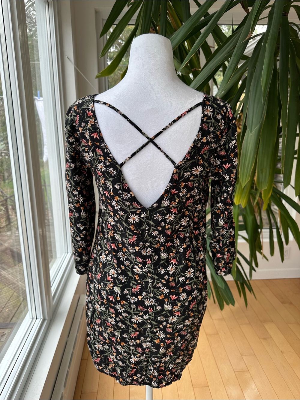 Forever 21 Black Floral Backless V-Neck Dress with Pink & White Daisies